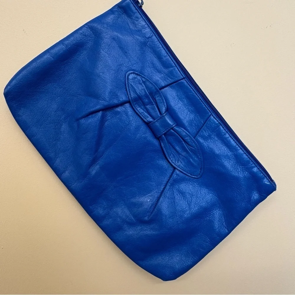 Vintage Toni blue genuine leather wristlet with bow.